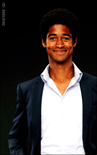 Alfred Enoch  SuFJ9M3r