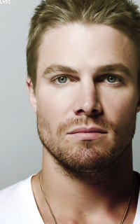 Stephen Amell TOD4i4PW