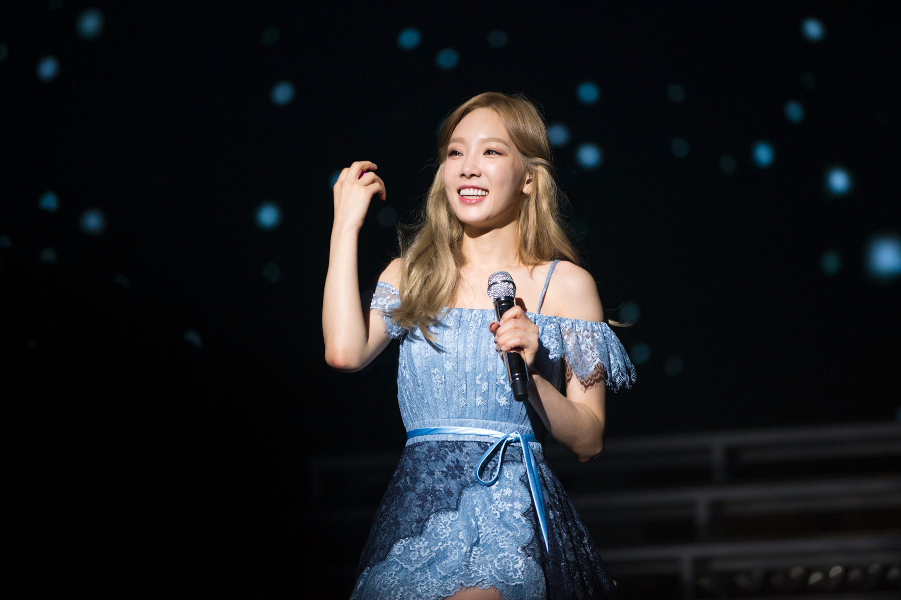 [PIC][05-08-2016]TaeYeon khởi hành đi Busan để biểu diễn 2 đêm Concert - "BUTTERFLY KISS" vào trưa nay - Page 3 UJcgylsN