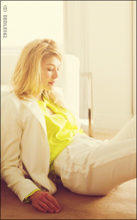 Rosamund Pike UXmyAr8i