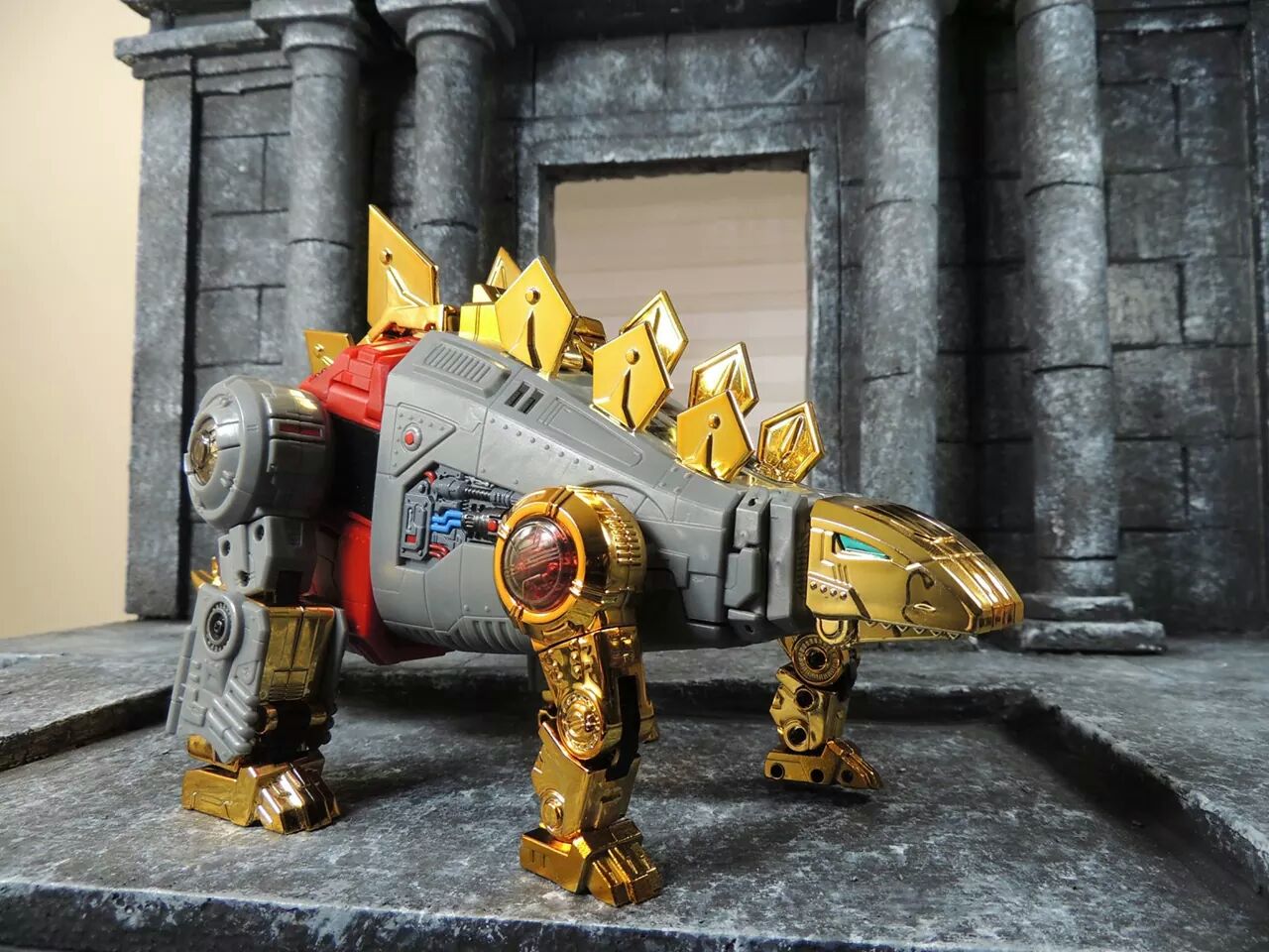 [Fanstoys] Produit Tiers - Dinobots - FT-04 Scoria, FT-05 Soar, FT-06 Sever, FT-07 Stomp, FT-08 Grinder - Page 4 UbrUL9mi