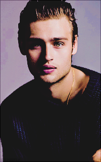 Douglas Booth UlCmqREK