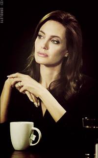 Angelina Jolie Uu0m4RyI