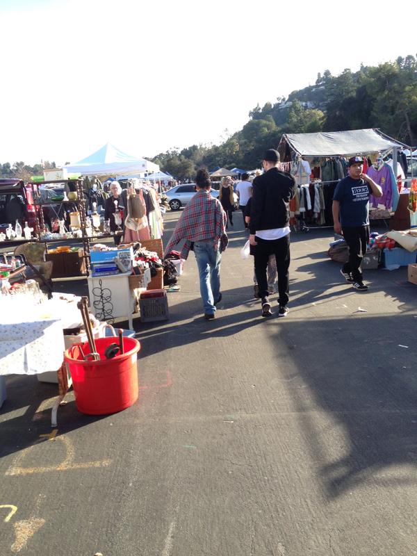 21 Diciembre - Nuevas Fotos de Rob y Tahliah en el mercadillo Rose Bowl!!! (14 Diciembre) VLcOn7e0