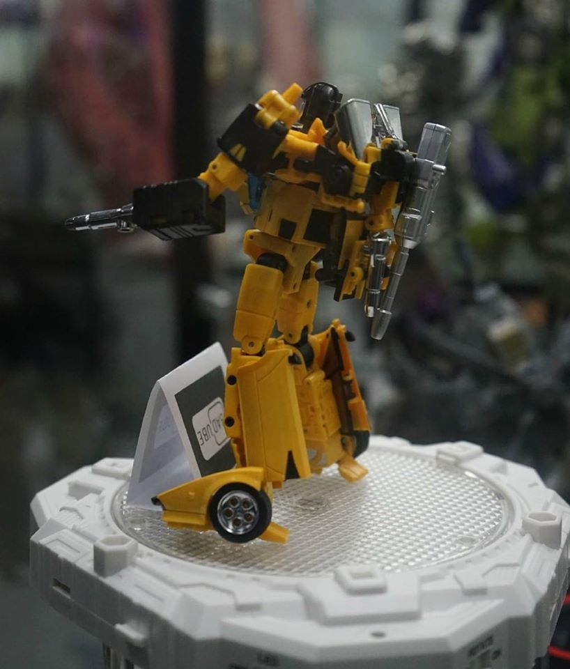 [Masterpiece Tiers] BADCUBE OTS-08 SUNSURGE aka SUNSTREAKER - Sortie Janvier 2016 - Page 3 VWhYdcHu