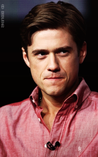 Aaron Tveit VjN8FsZU