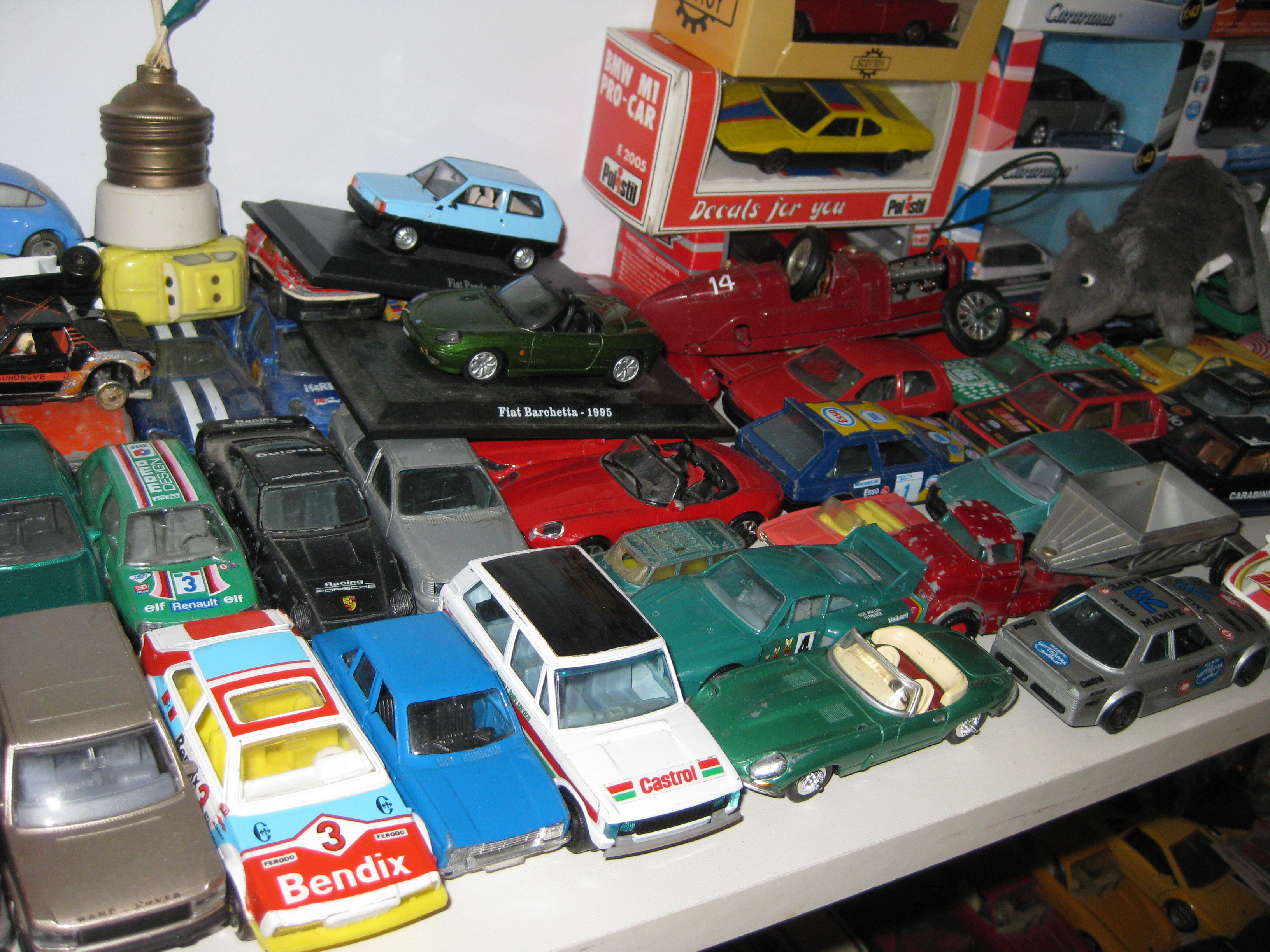 Le mini vetture del mini garage di Cars. W5eqE0pJ