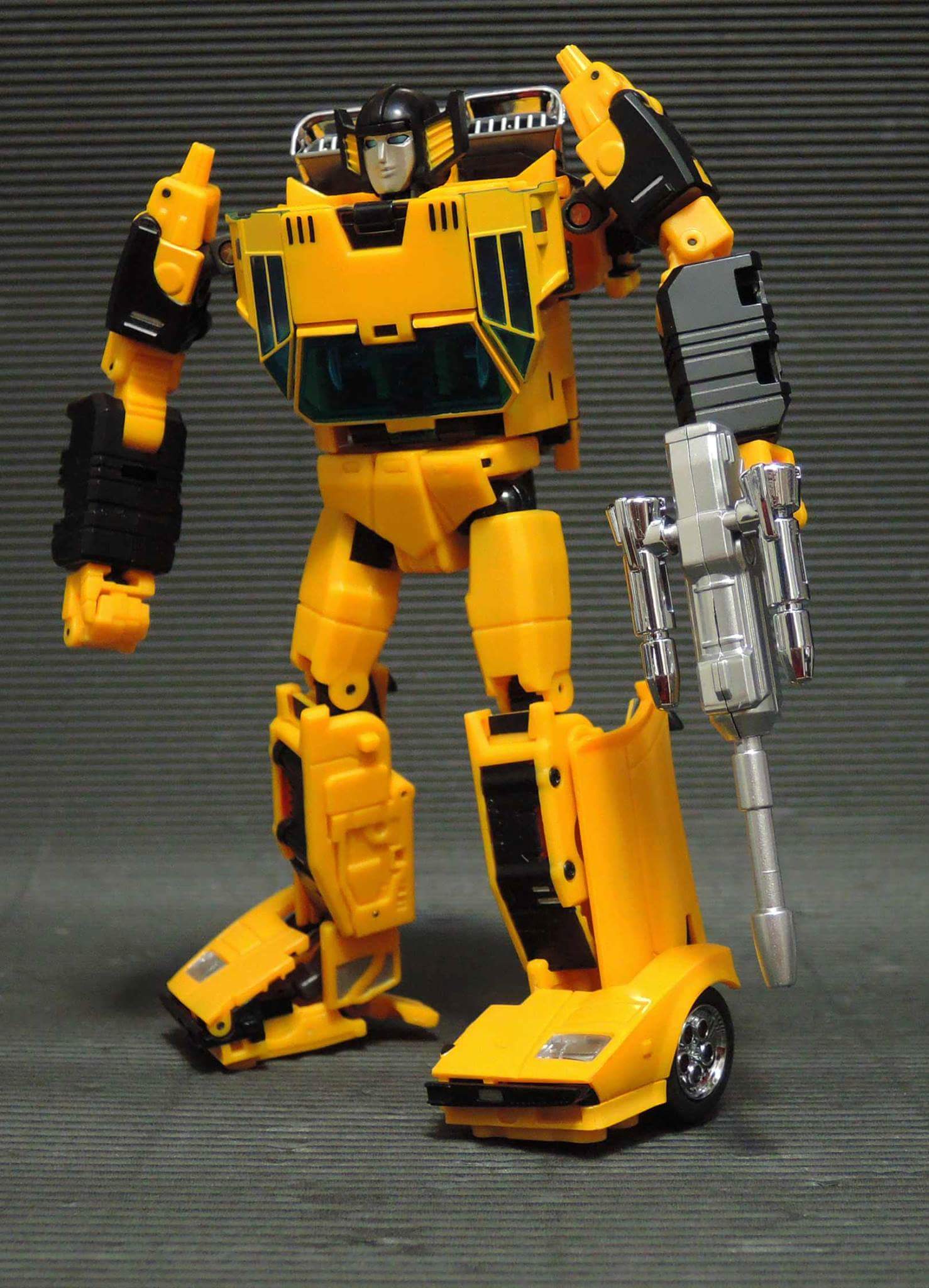 [Masterpiece Tiers] BADCUBE OTS-08 SUNSURGE aka SUNSTREAKER - Sortie Janvier 2016 - Page 4 XM7fkUrT