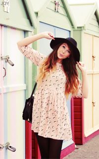 Zoe "Zoella" Sugg  YF3BzXuM