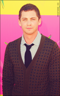 Logan Lerman Ywj3pYGw