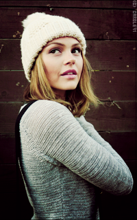 Aimee Teegarden YxyKKVB6