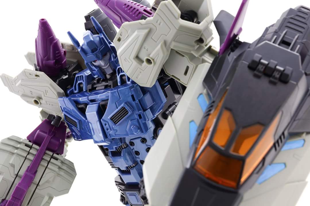 [Mastermind Creations] Produit Tiers - R-17 Carnifex - aka Overlord (TF Masterforce) - Page 3 Z2aSEz8w