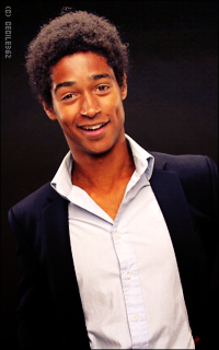 Alfred Enoch  ZA39hrbR