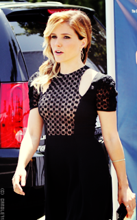 Sophia Bush ADveWxP5