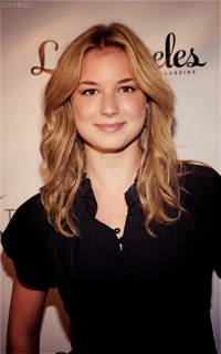 Emily VanCamp AahyE3Yj