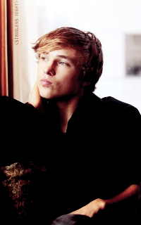 William Moseley AamZouu8