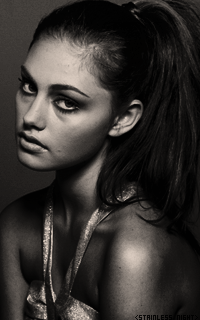 Phoebe Tonkin AayU0VG2