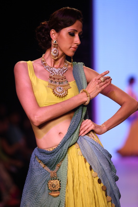 Bollywood celebs On the Ramp IIJW 2013 15 images AbbQfVYf