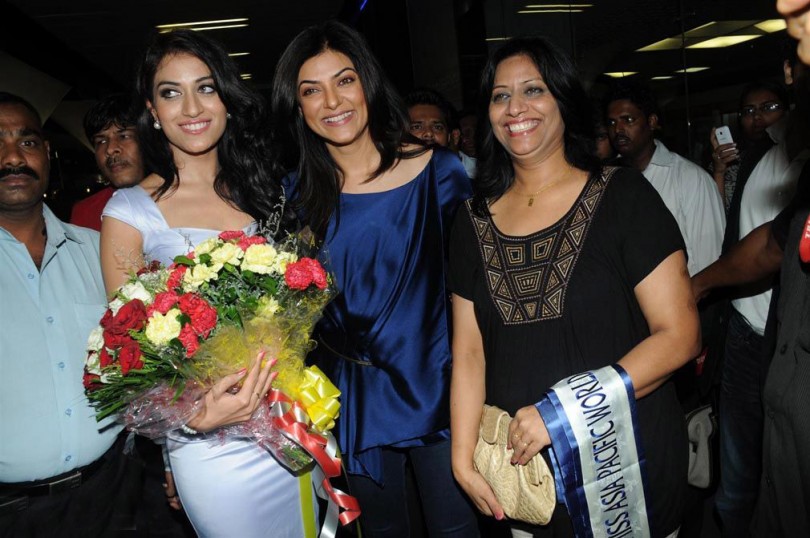 Sushmita Sen with Himangini Singh Yadu Miss Asia Pacific Abbx3tTu