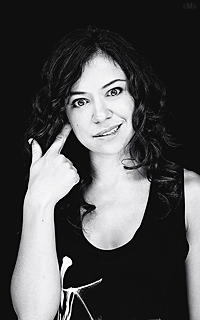 tatiana maslany AbmINTtf