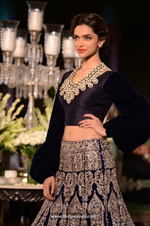 Deepika Padukone at PCJ Delhi Couture Week 2013 Abn9iHNy