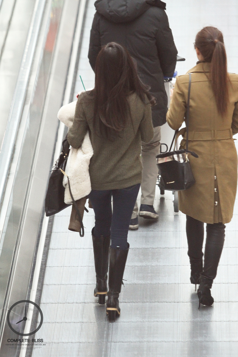 [140103] Tiffany y Yuri — Aeropuerto de Incheon Abv3EiLY