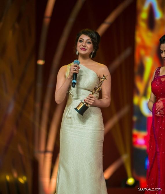 Awards - Kajal Agarwal At SIIMA Movie Awards 2013 Abzt8aLA