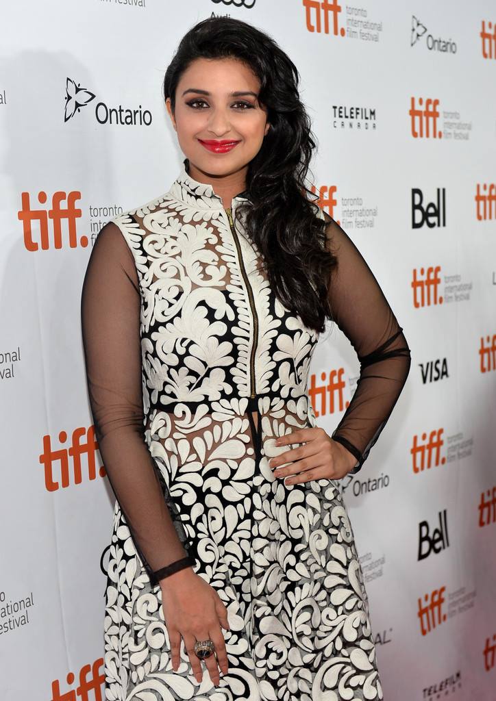 Parineeti Chopra Snapped At Toronto International Film Festival AcjNq6E4