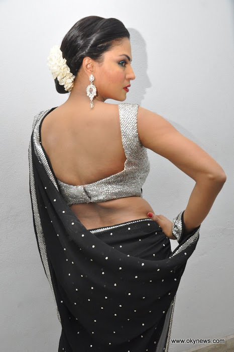 Latest - Veena Malik Latest Stills in Saree AcqmFI9h