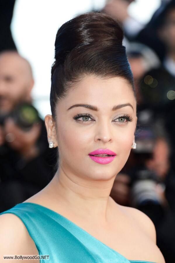 Aishwarya Rai at the Premiere of Cleopatra at the Cannes Acry3cmX