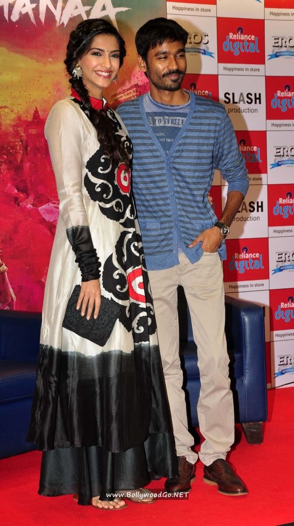 Gallery - Sonam Kapoor and Dhanush at Reliance Digital Gallery Acu2L4vC