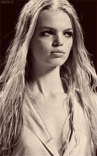 Daphne Groeneveld AczDIysh