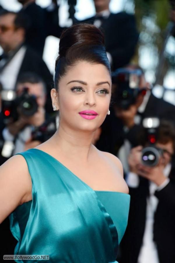 Aishwarya Rai at the Premiere of Cleopatra at the Cannes Adizade8
