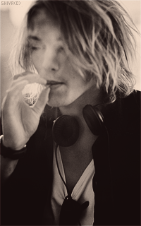 (m) JAMIE CAMPBELL BOWER ~ baby i don't need dollar bills to have fun tonight AdsLiqys