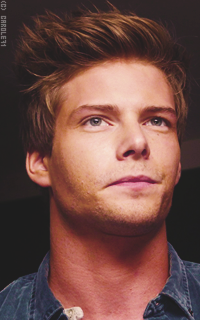 Hunter Parrish AmdVa4wD