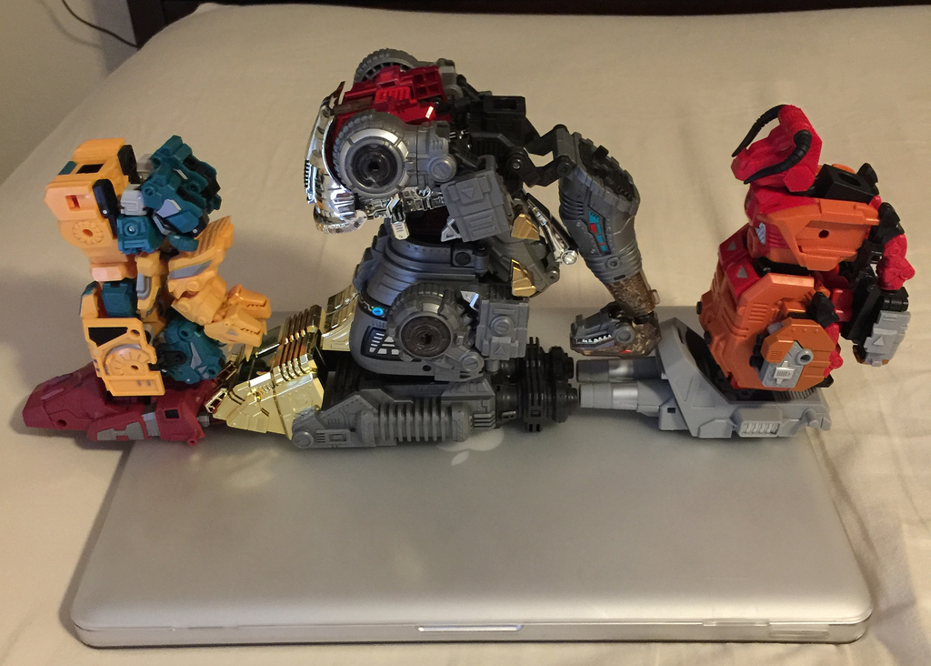 [Combiners Tiers] G-CREATIONS SHURAKING aka COMBINER DINOBOT - Sortie 2015-2016 - Page 2 BPCDdfyw