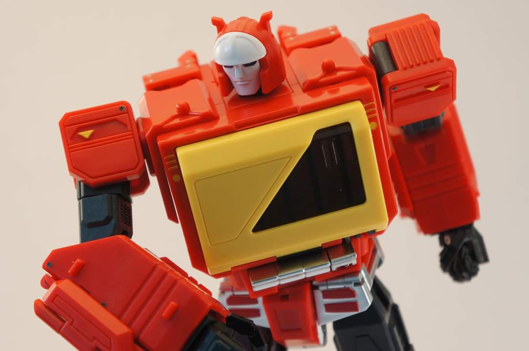 [Masterpiece Tiers] KFC TOYS TRANSISTOR PURE RED aka BLASTER - Sortie Janvier 2015 BUMSOe4E