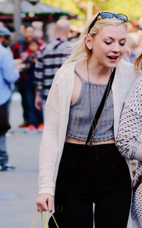 Emily Kinney. C3sarYhA