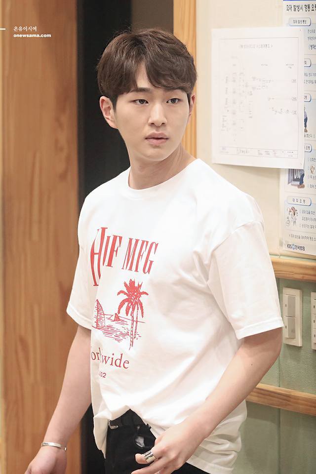 [IMG/160705] Onew @ DJ Especial - KBS Sukira Kiss The Radio C6fcVOSe