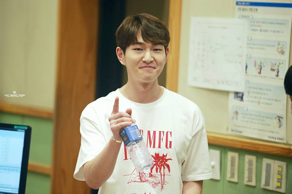 [IMG/160705] Onew @ DJ Especial - KBS Sukira Kiss The Radio CRnRHNuD