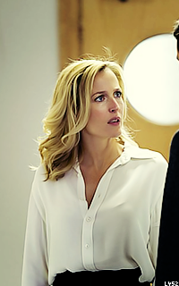 Gillian Anderson D7Ojmh1X