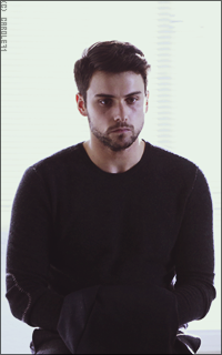 Jack Falahee DZBpDJ1Q