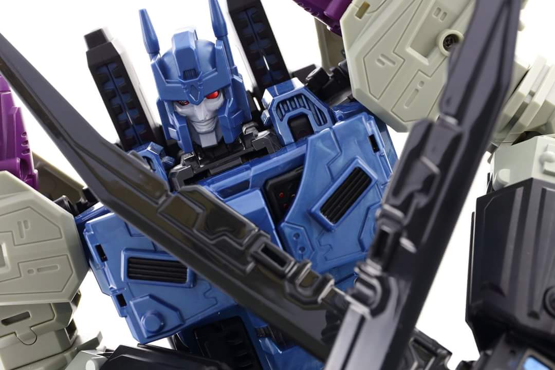 [Mastermind Creations] Produit Tiers - R-17 Carnifex - aka Overlord (TF Masterforce) - Page 3 DqGcKIu3