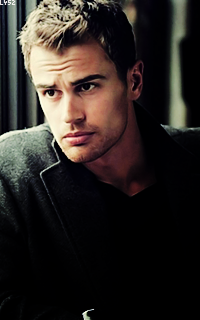 Theo James ECpynacz