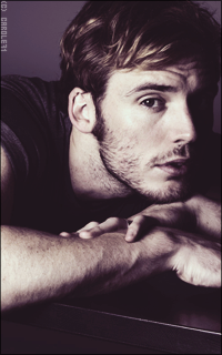 Sam Claflin EEAWcx9s