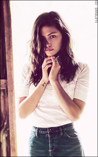 Phoebe Tonkin ETcVUpGC