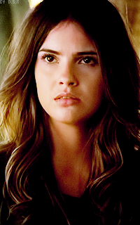 Shelley Hennig EflzNNvC