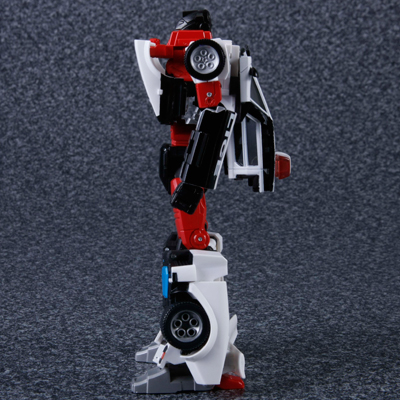 [Masterpiece] MP-12 Sideswipe/Frérot (rouge) ― MP-12G Sideswipe/Frérot G2 (noir) ― MP-12T Tigertrack/Tigrevoie (jaune) + MP-14C Clampdown/Châtimo (blanc) - Page 5 EgwBCu3s