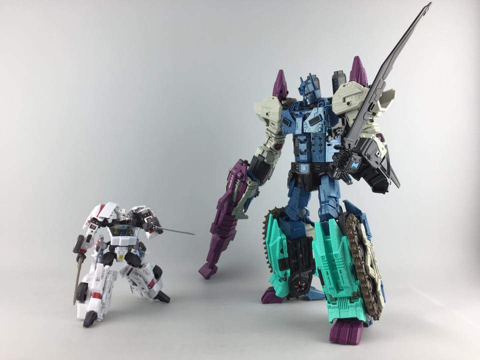 [Mastermind Creations] Produit Tiers - R-17 Carnifex - aka Overlord (TF Masterforce) - Page 2 FCvRNWEr