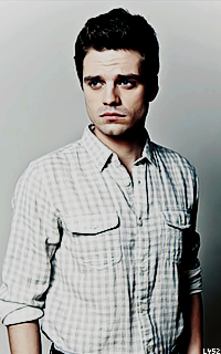 Sebastian Stan FgIJmBMz